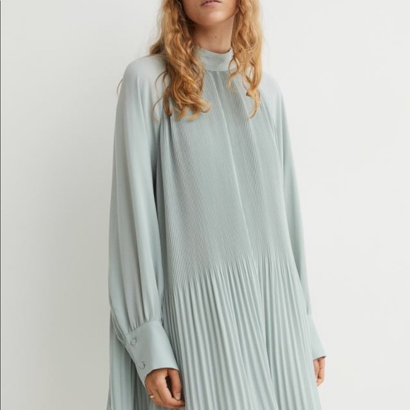 H&M Dresses & Skirts - 🆕H&M gorgeous dress brand new